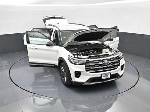 Used 2025 Ford Explorer Active w/ Active Comfort Package image 46