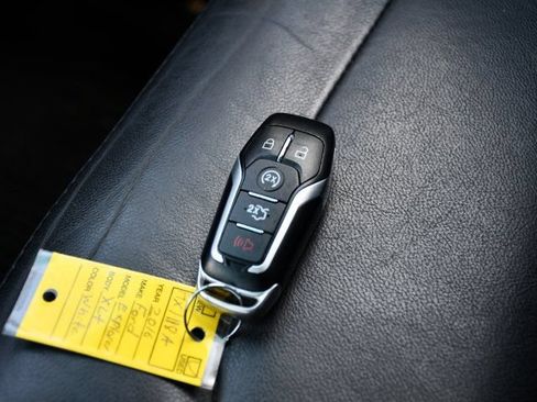 Used 2016 Ford Explorer XLT w/ Equipment Group 202A FWD image 19