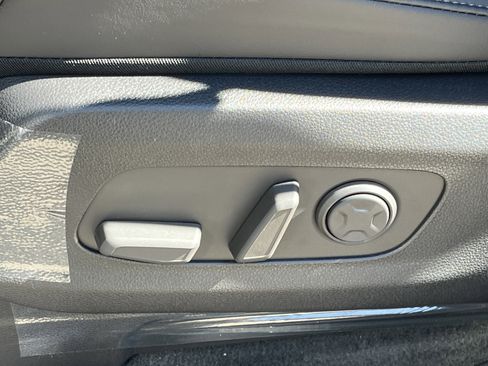 New 2026 Kia Carnival EX image 19