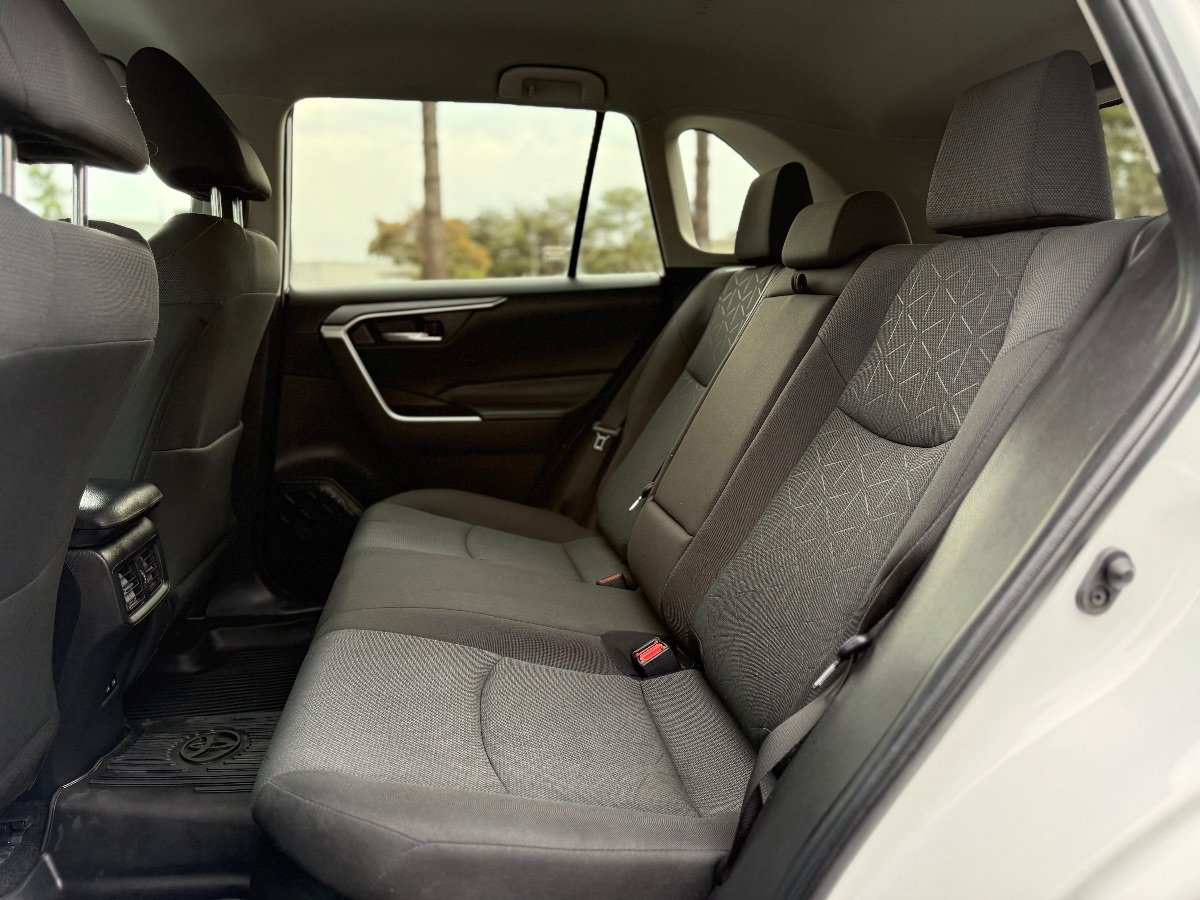 Used 2024 Toyota RAV4 XLE AWD/4WD image 19