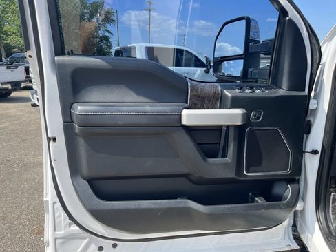 Used 2019 Ford F250 Lariat w/ Lariat Ultimate Package AWD/4WD image 16