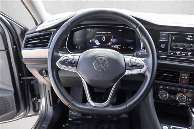 Used 2024 Volkswagen Jetta SE FWD image 12