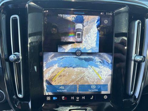 Certified 2025 Volvo XC40 B5 Plus image 25