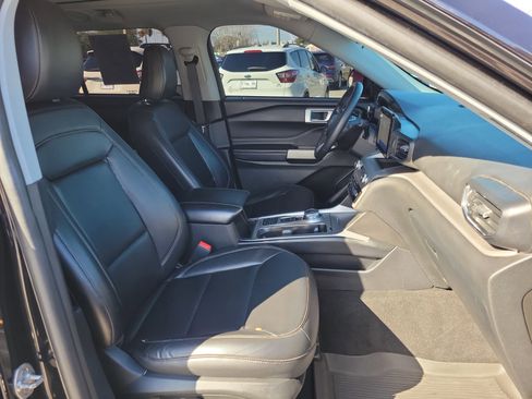 Certified 2021 Ford Explorer XLT w/ Equipment Group 202A image 31