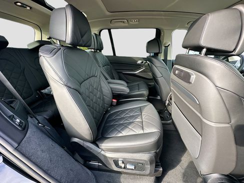 New 2026 BMW X7 xDrive40i w/ Premium Package image 23