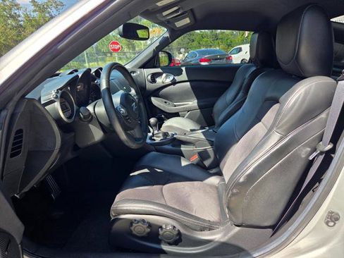 Used 2009 Nissan 370Z Touring image 16