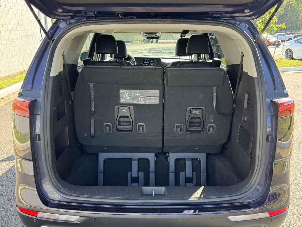 Used 2022 Kia Carnival LX FWD image 16