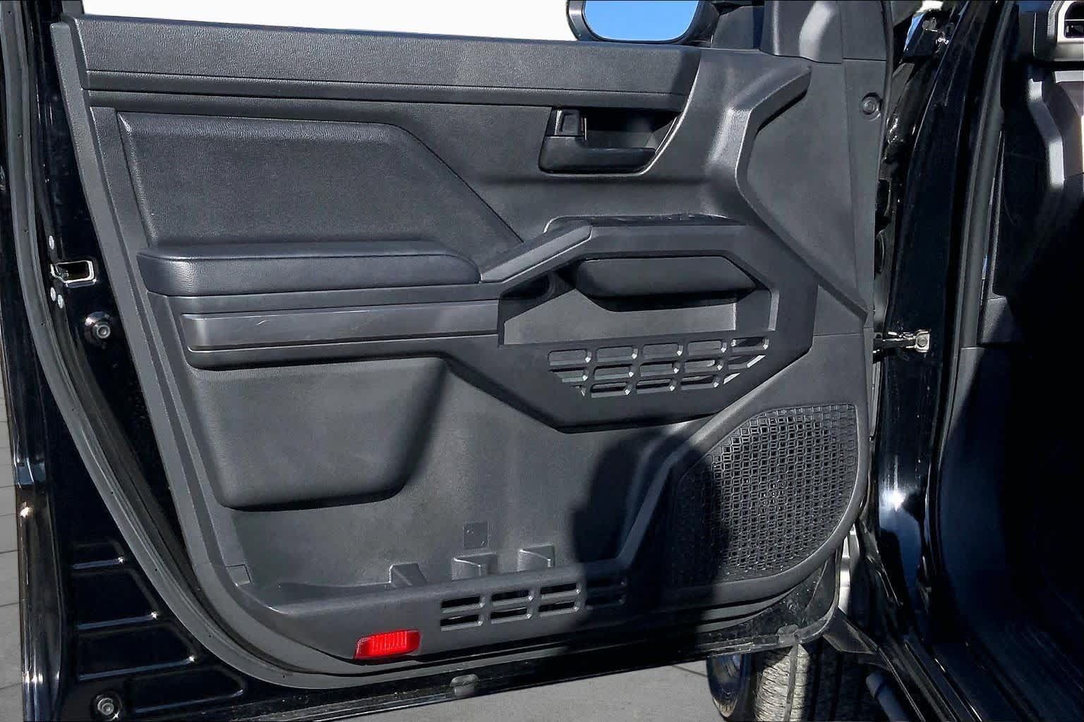Used 2025 Toyota Tacoma SR5 AWD/4WD image 21