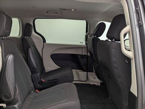 Used 2023 Chrysler Voyager LX FWD image 21