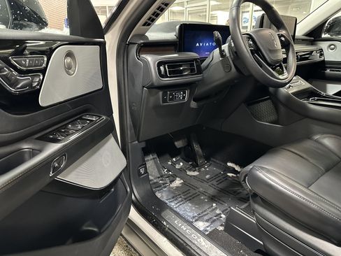 Used 2025 Lincoln Aviator Reserve w/ Equipment Group 201A image 14