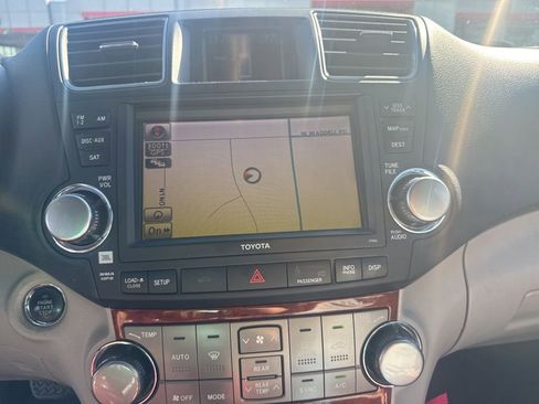 Used 2012 Toyota Highlander Limited w/ Tow Pkg image 12