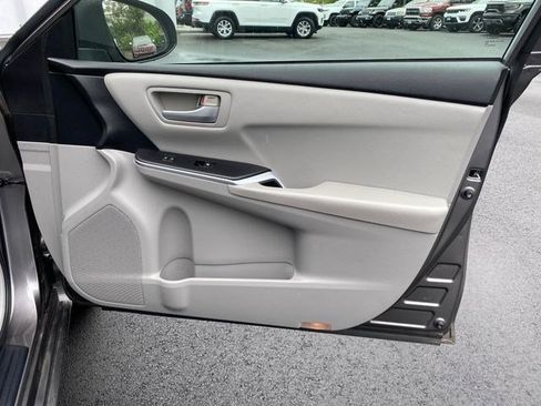 Used 2015 Toyota Camry LE FWD image 40