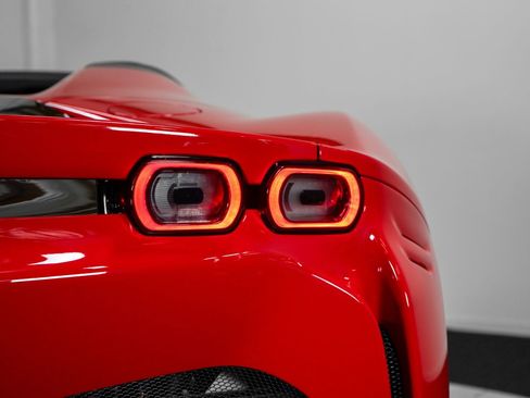 Used 2022 Ferrari SF90 Spider image 27