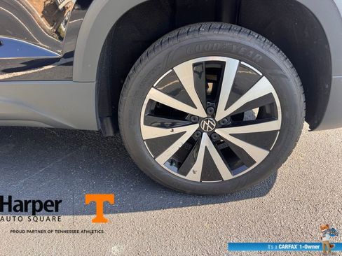 Used 2024 Volkswagen Taos SE image 20