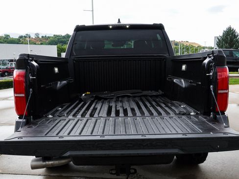 Certified 2025 Toyota Tacoma SR5 AWD/4WD image 14