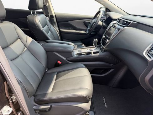 Used 2024 Nissan Murano SV AWD/4WD image 9