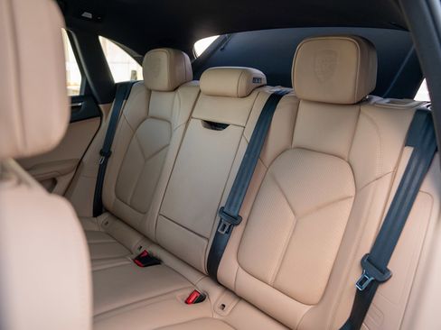 New 2026 Porsche Macan image 25