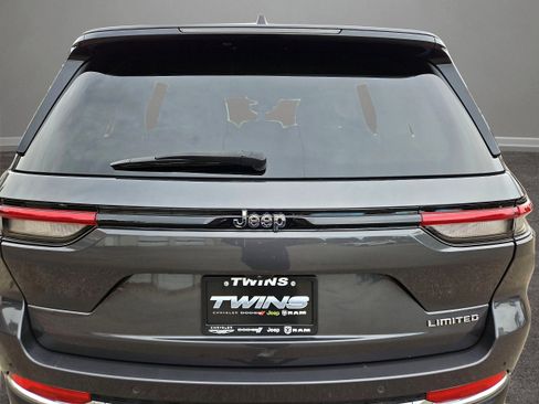 Used 2023 Jeep Grand Cherokee Limited image 30