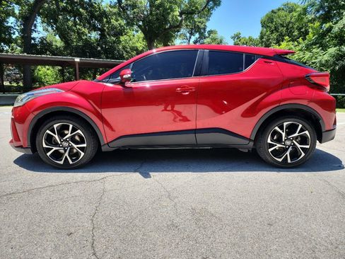 Used 2021 Toyota C-HR XLE FWD image 4