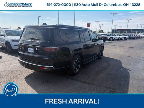 Used 2024 Jeep Wagoneer L Series III w/ Flexible Seating Group AWD/4WD image 4