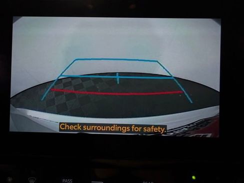 Used 2025 Toyota Highlander XLE FWD image 27