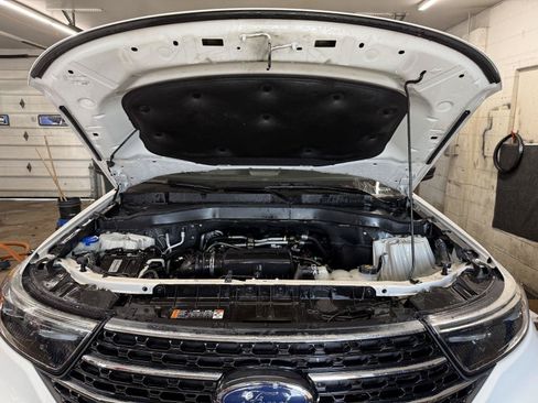 Certified 2021 Ford Explorer XLT w/ Equipment Group 202A AWD/4WD image 32