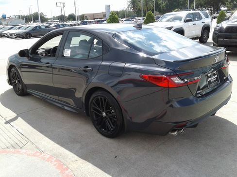 Used 2025 Toyota Camry SE w/ Convenience Package image 5