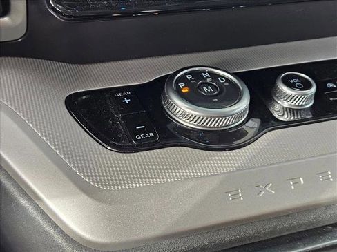 Used 2025 Ford Expedition Active image 16