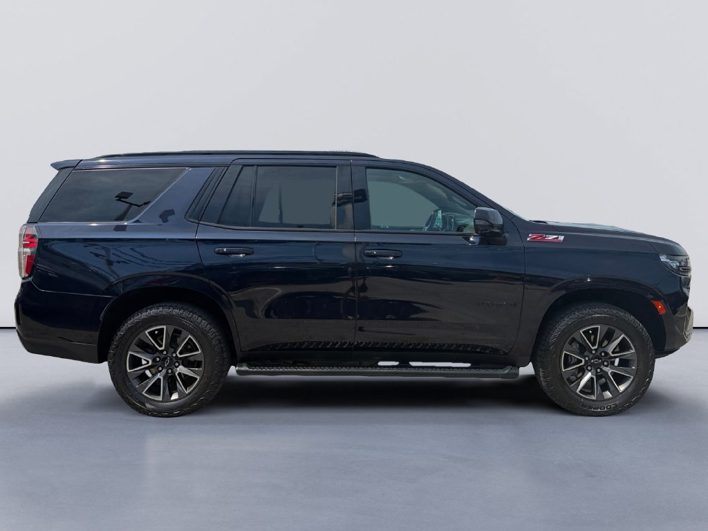 Used 2022 Chevrolet Tahoe Z71 w/ Luxury Package AWD/4WD image 2
