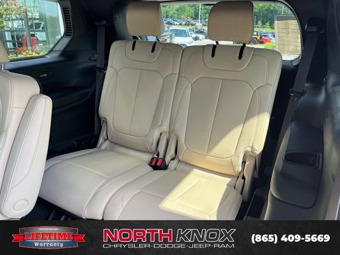 Used 2024 Jeep Grand Cherokee L Limited w/ Black Appearance Package AWD/4WD image 14