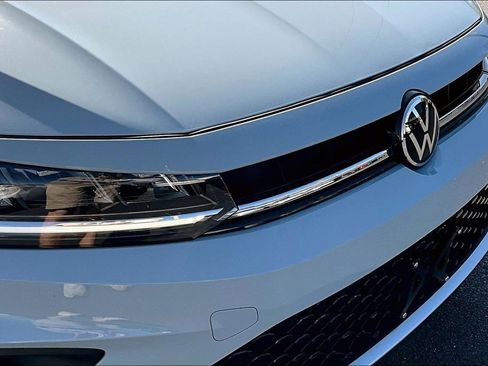 Used 2025 Volkswagen Jetta SE w/ Black Wheel Package image 27