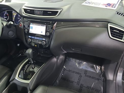 Used 2016 Nissan Rogue SL w/ SL Premium Package image 38