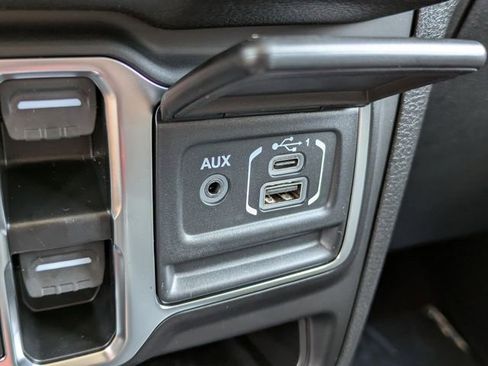 New 2025 Jeep Gladiator Sport image 21