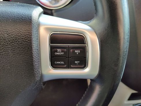 Used 2018 Dodge Grand Caravan SE w/ UConnect Hands-Free Group image 26