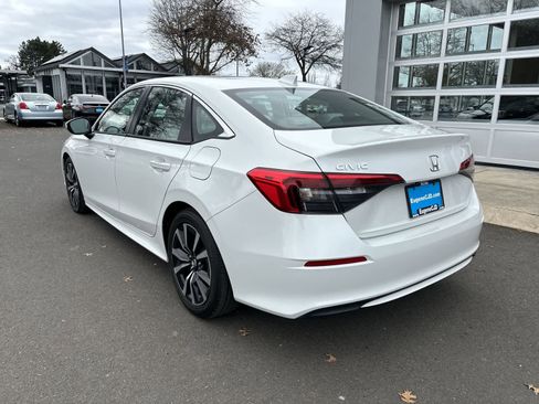 Used 2023 Honda Civic EX image 3