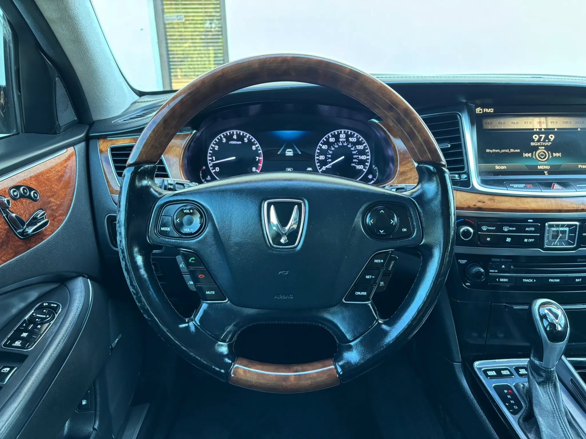 Used 2014 Hyundai Equus Signature RWD image 20