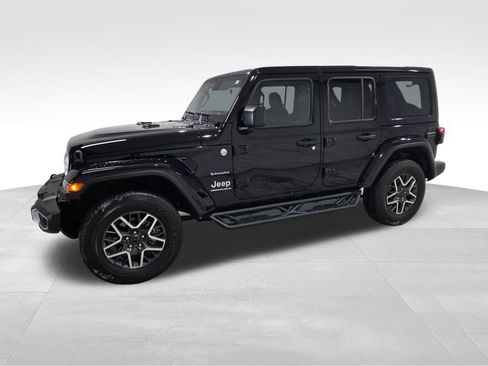 Used 2024 Jeep Wrangler Sahara image 19