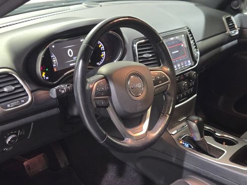 Used 2020 Jeep Grand Cherokee Altitude AWD/4WD image 7