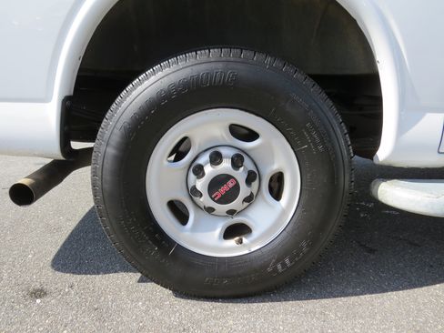 Used 2023 GMC Savana 2500 w/ Driver Convenience Package image 10