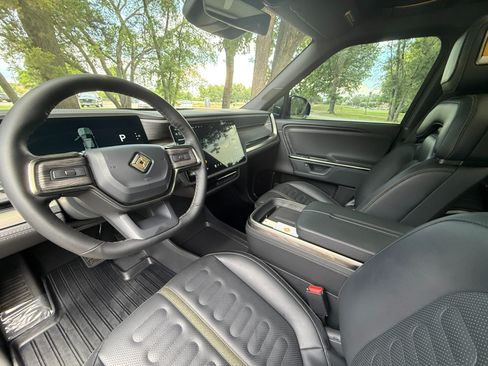 Used 2025 Rivian R1S Adventure AWD/4WD image 10