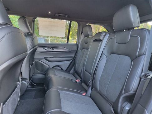 New 2025 Jeep Grand Cherokee Altitude image 20