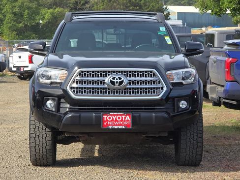 Used 2017 Toyota Tacoma TRD Off-Road w/ Tow Package (A/T) AWD/4WD image 6