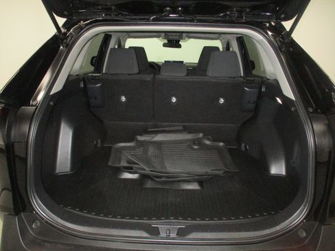 Used 2023 Toyota RAV4 LE AWD/4WD image 11