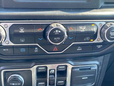 Used 2023 Jeep Wrangler Unlimited image 31