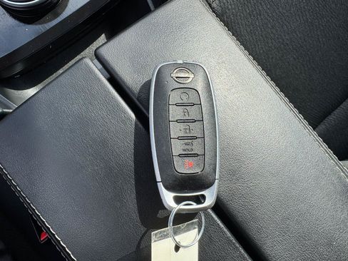 Used 2025 Nissan Rogue SV AWD/4WD image 28