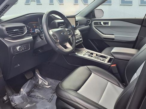 Used 2022 Ford Explorer XLT w/ Equipment Group 202A image 18