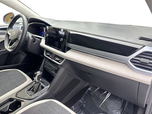 Used 2025 Volkswagen Taos SE w/ Panoramic Sunroof Package FWD image 52