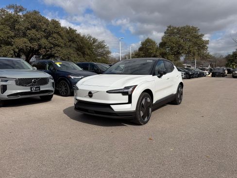 New 2026 Volvo EX30 Plus w/ Climate Package image 2
