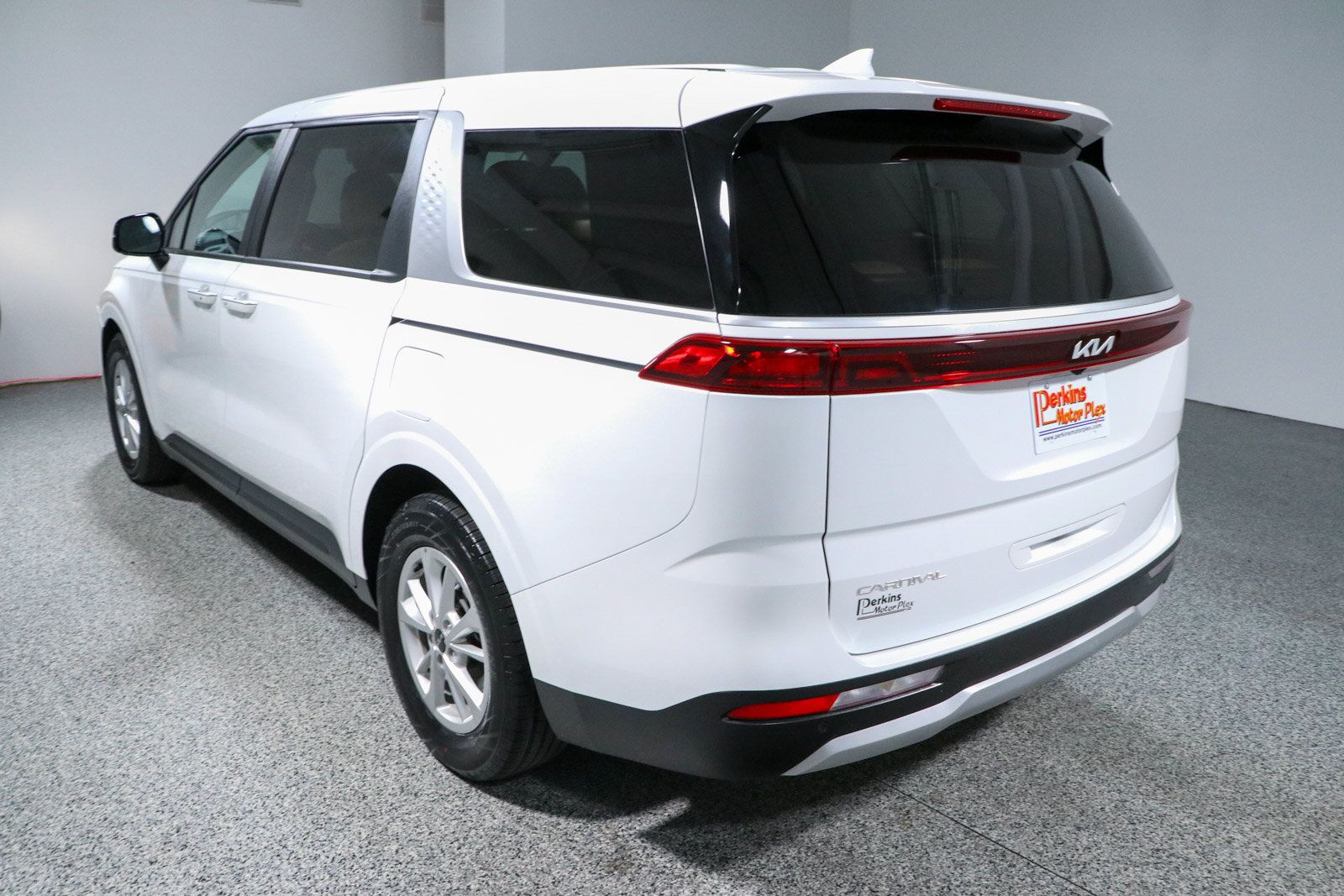Used 2024 Kia Carnival LX FWD image 9