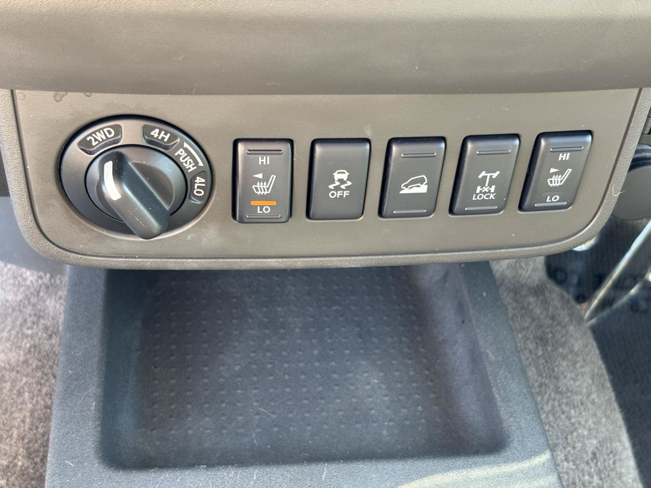 Used 2014 Nissan Xterra PRO-4X w/ Pro-4x Leather Package AWD/4WD image 26